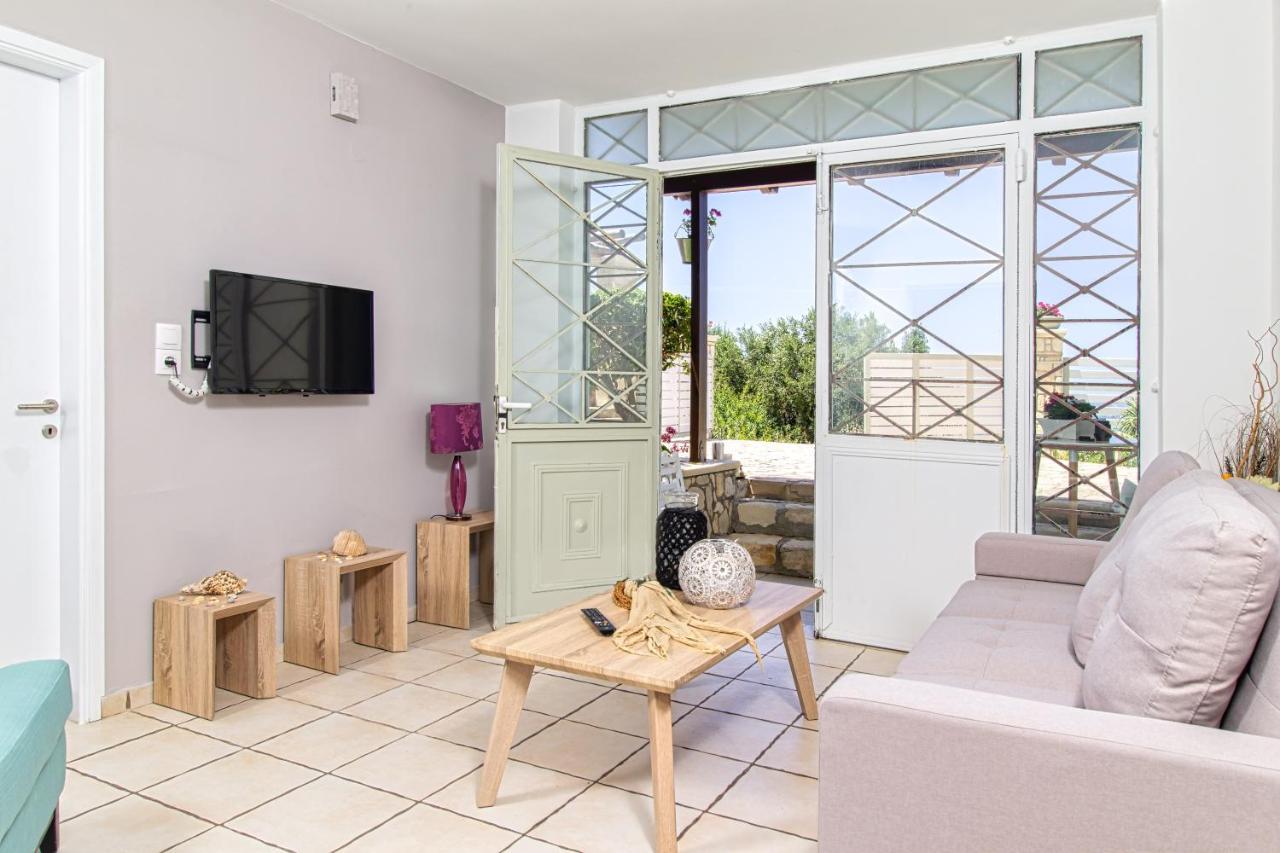 Venizelos Apartment *