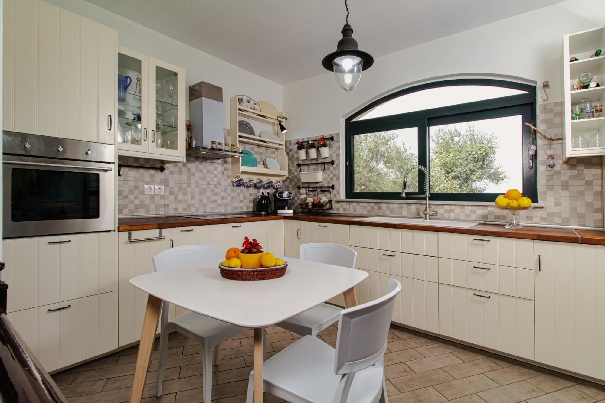 Venizelos Apartment *
